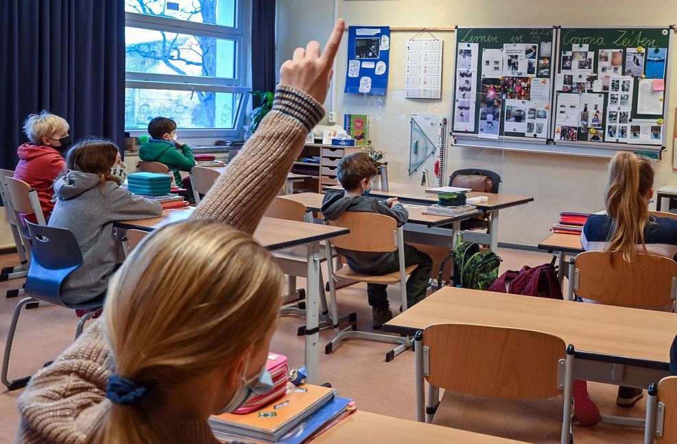 Die meisten Schüler wünschen sich wieder ganz normalen Unterricht. (Symbolfoto)
 Foto: dpa/Patrick Pleul