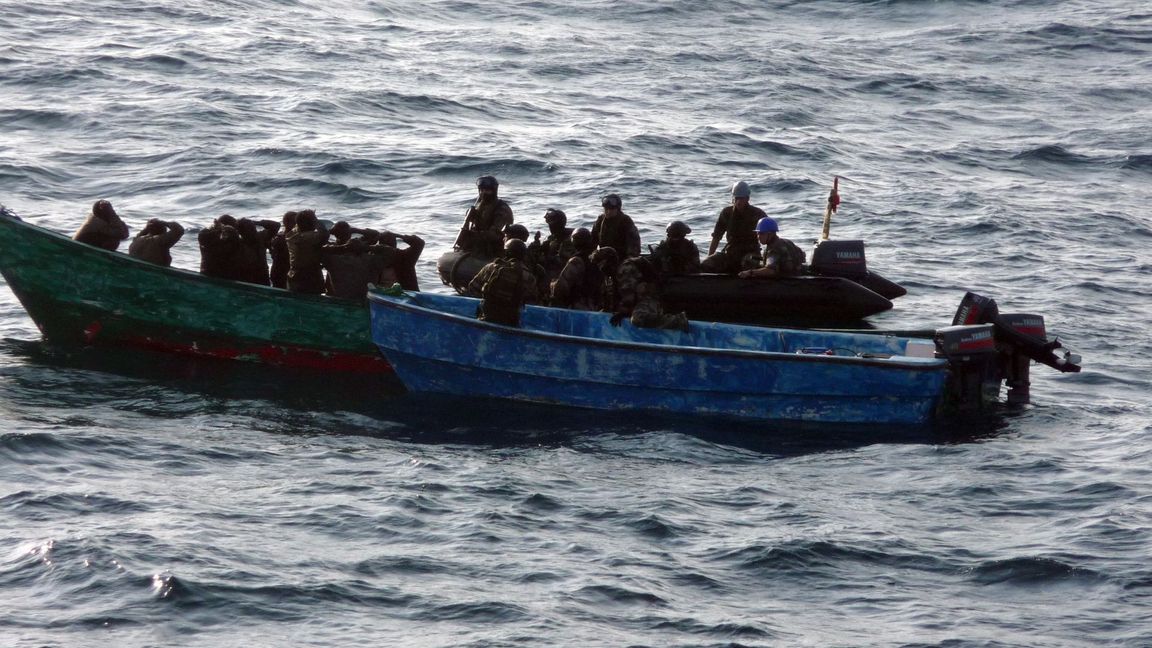 Im Rahmen der EU-Mission "Atalanta" hat die französische Marine 2009 vor der ostafrikanischen Küste elf mutmaßliche Piraten gefangen genommen.