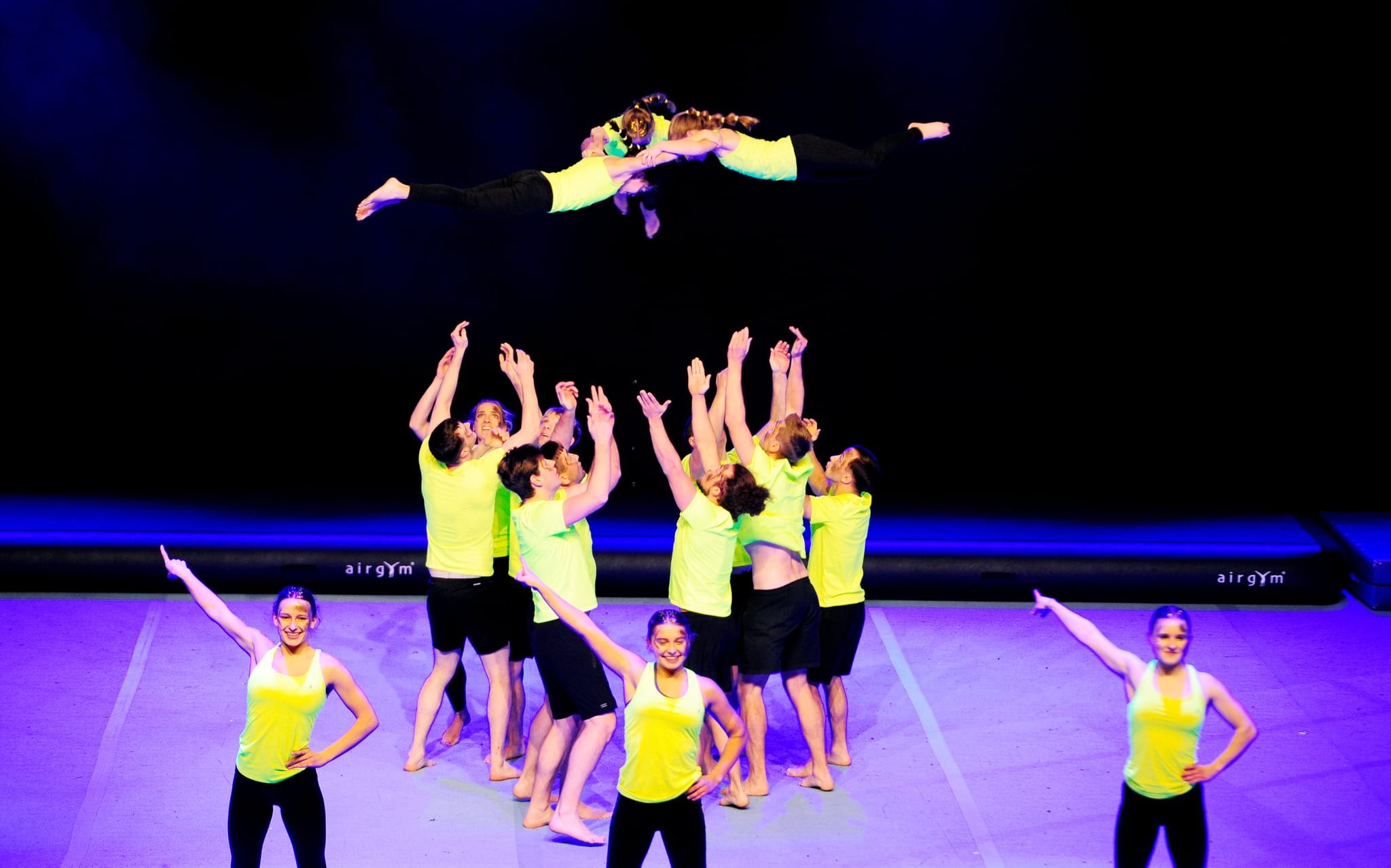 In der Sporthalle des Gymnasiums Unterrieden findet am Samstagabend die Juibläums-Gala der Sindelfinger Air Cracks mit 300 Akrobaten statt.