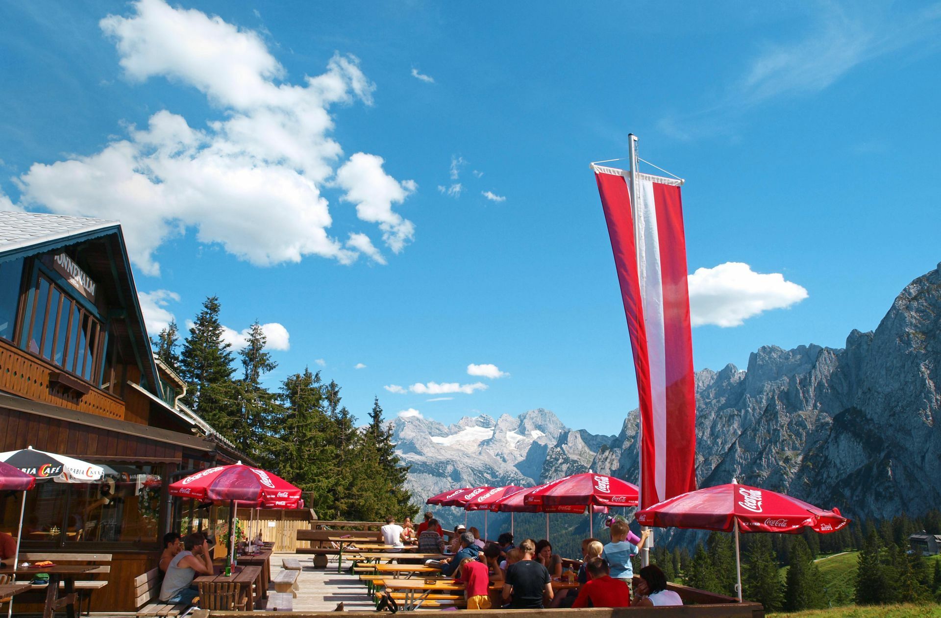 Wandern und Einkehren wie hier in der Dachsteinregion ist bald wieder möglich Foto: imago/allOver/KTH