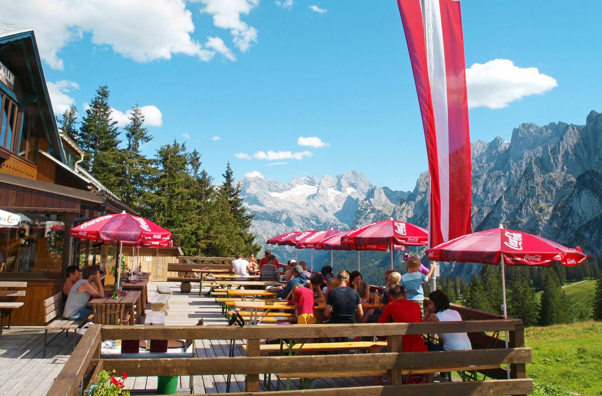 Wandern und Einkehren wie hier in der Dachsteinregion ist bald wieder möglich Foto: imago/allOver/KTH