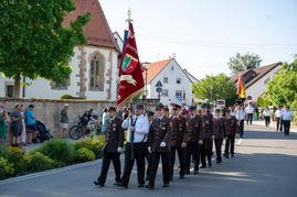 Mit dem Fahnenmarsch startet das dreitägige Festwochenende am Freitagabend.