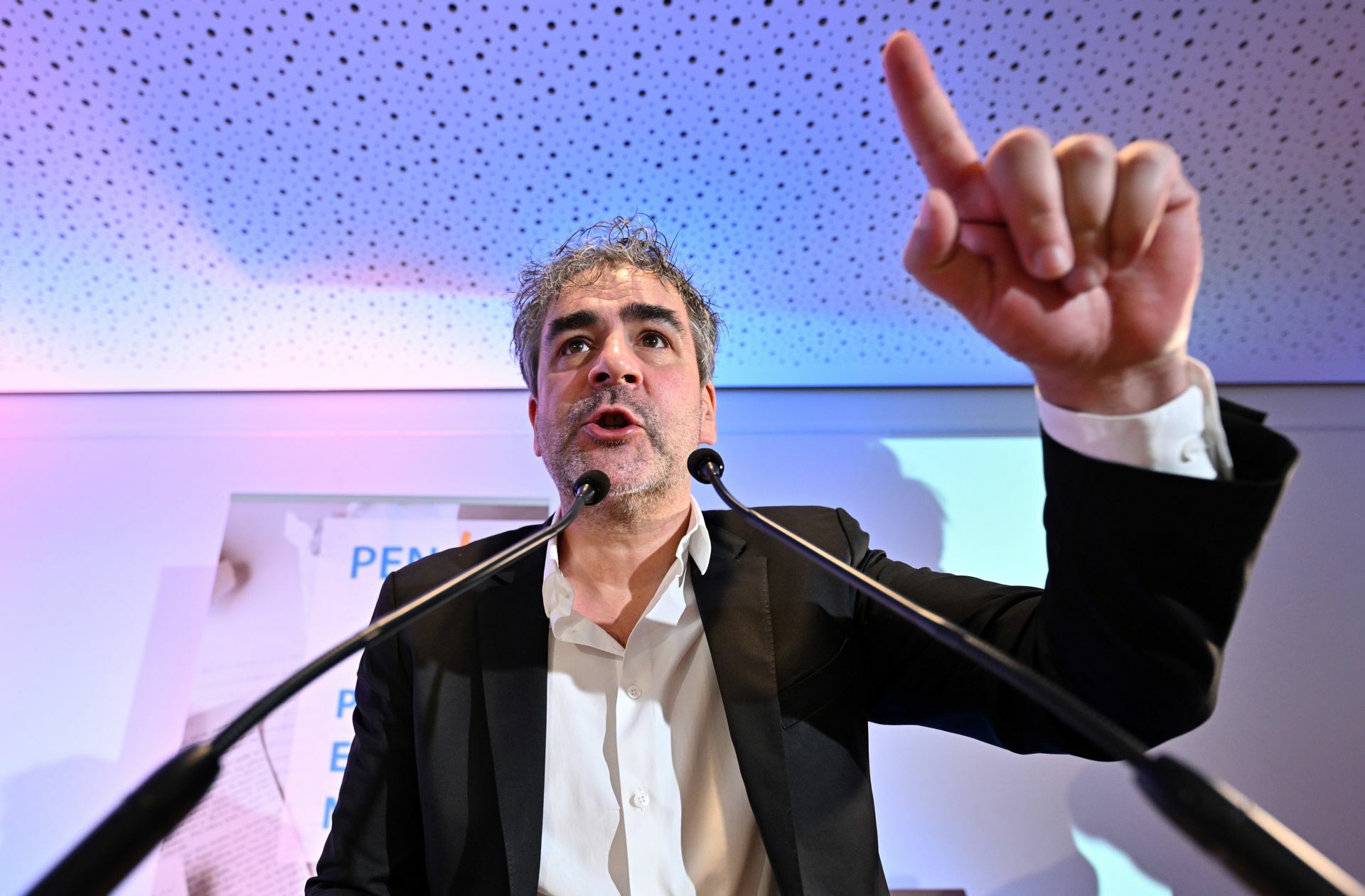 Deniz Yücel kritisiert nicht nur den alten deutschen PEN. Er ist Mitgründer eines neuen.