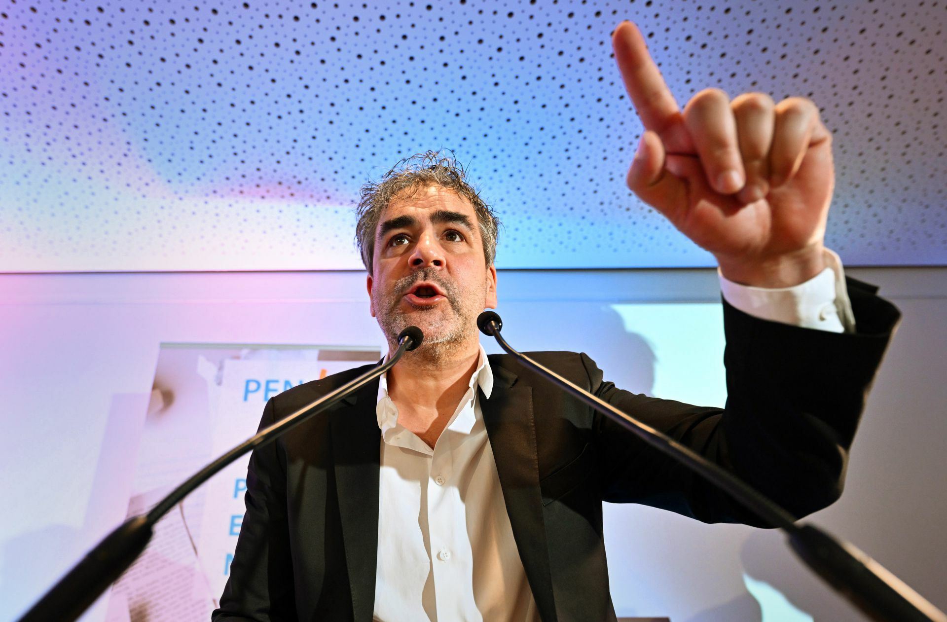 Deniz Yücel kritisiert nicht nur den alten deutschen PEN. Er ist Mitgründer eines neuen.