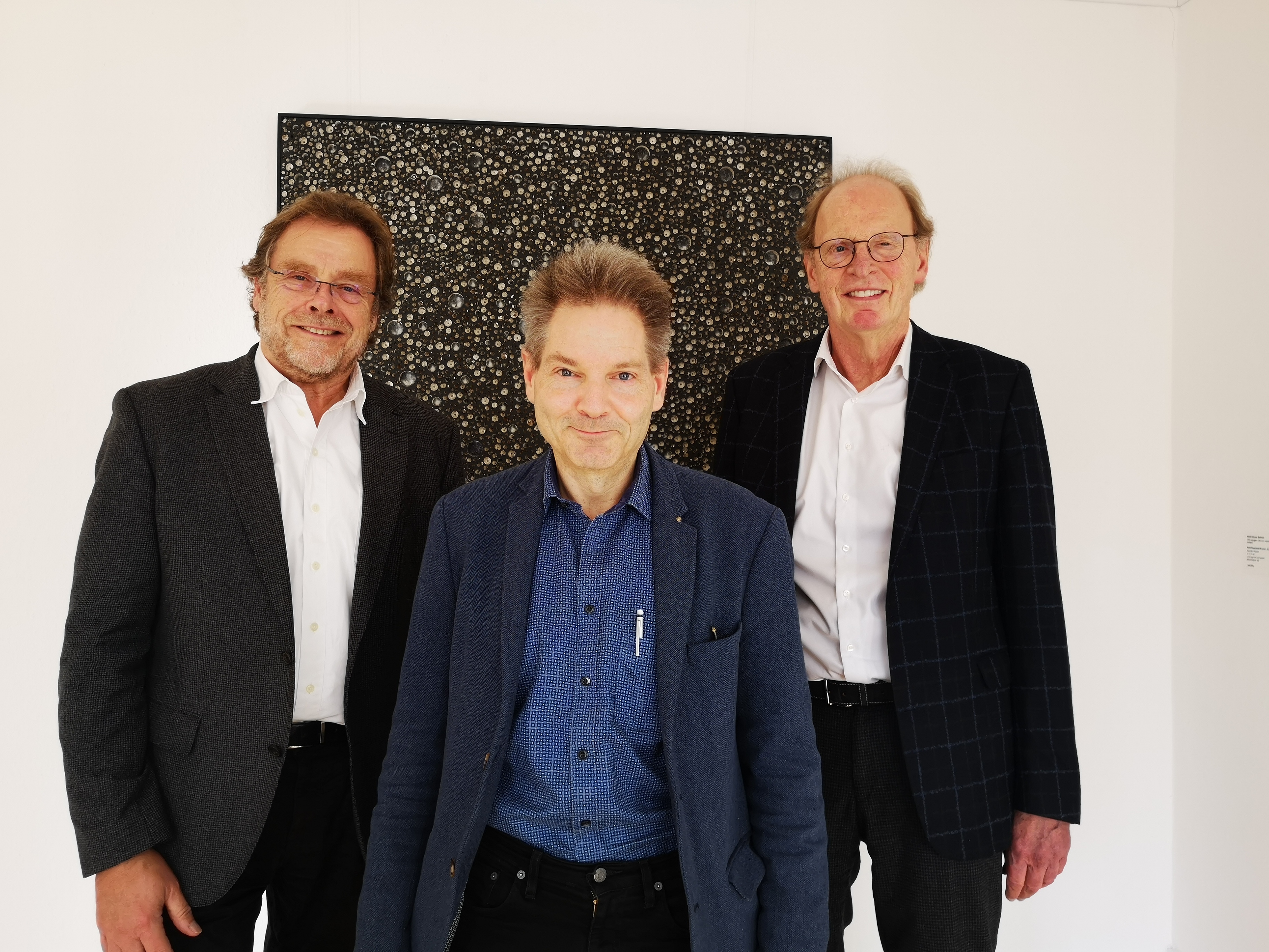 Zusammen kommen sie auf 200 Lebensjahre (von links): Dr. Kuno Schlichtenmaier, Dr. Günter Baumann und Dr. Bert Schlichtenmaier von der Dätzinger Galerie Schlichtenmaier.    Bild: Schilpp