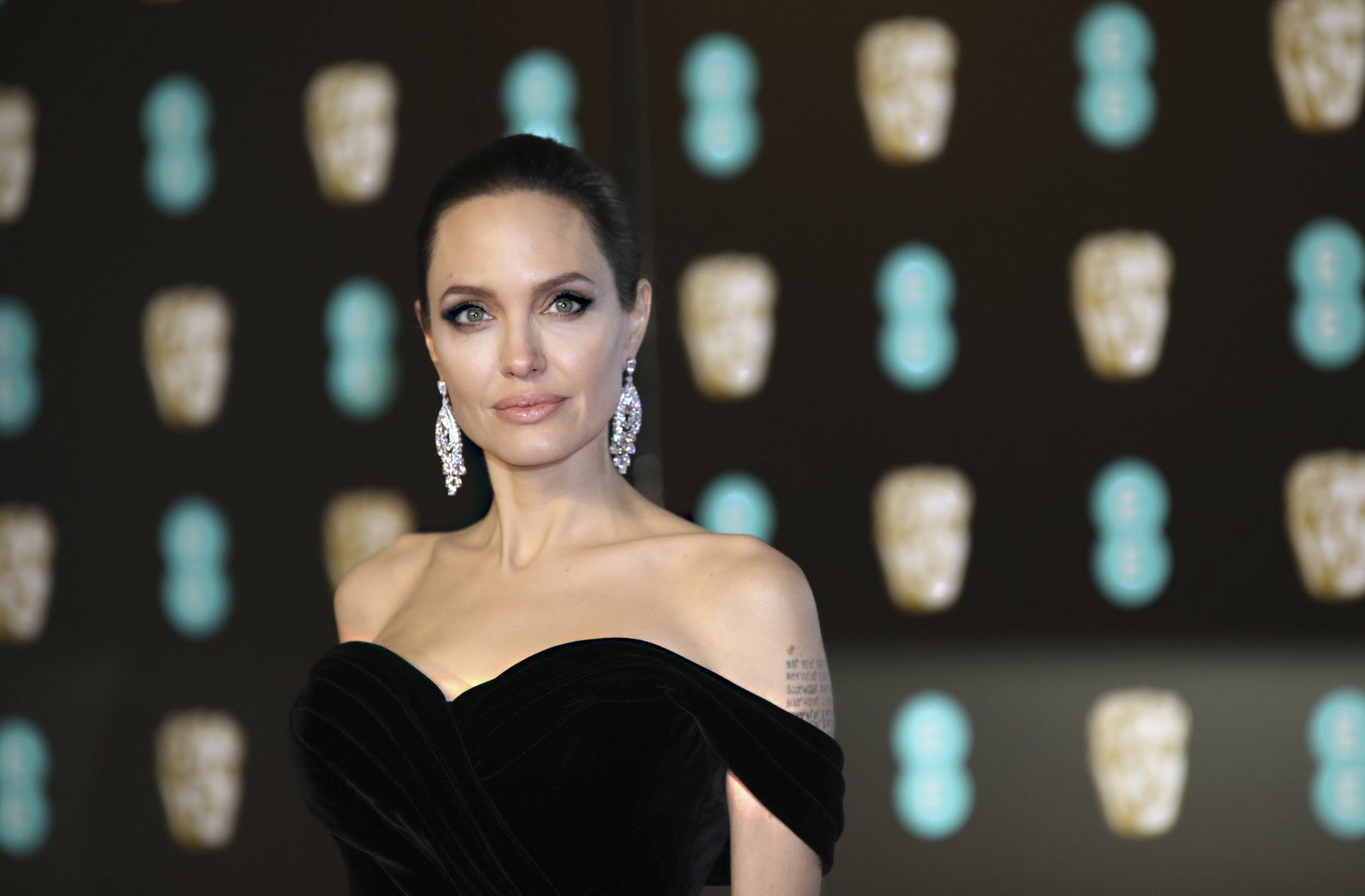 Jemand wie Angelina Jolie müsste die Menschen für den Pieks begeistern.