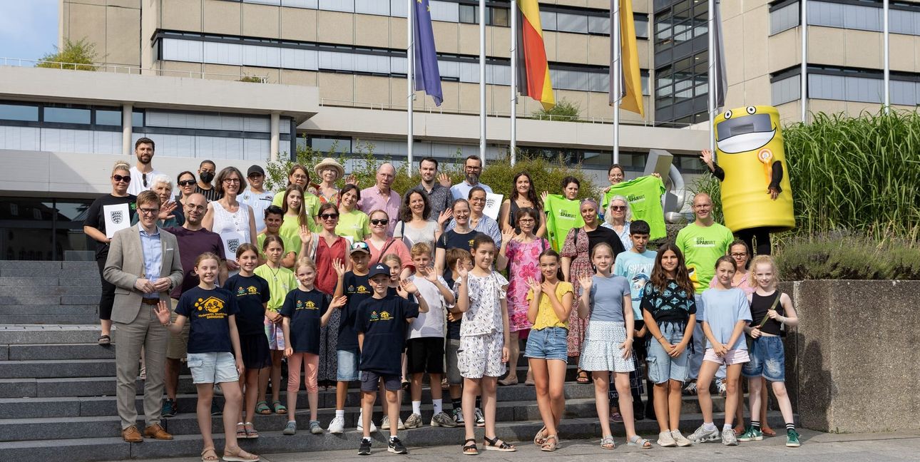Auf unserem Foto: Oberbürgermeister Markus Kleemann (Erster von links) mit den ausgezeichneten Teilnehmern.