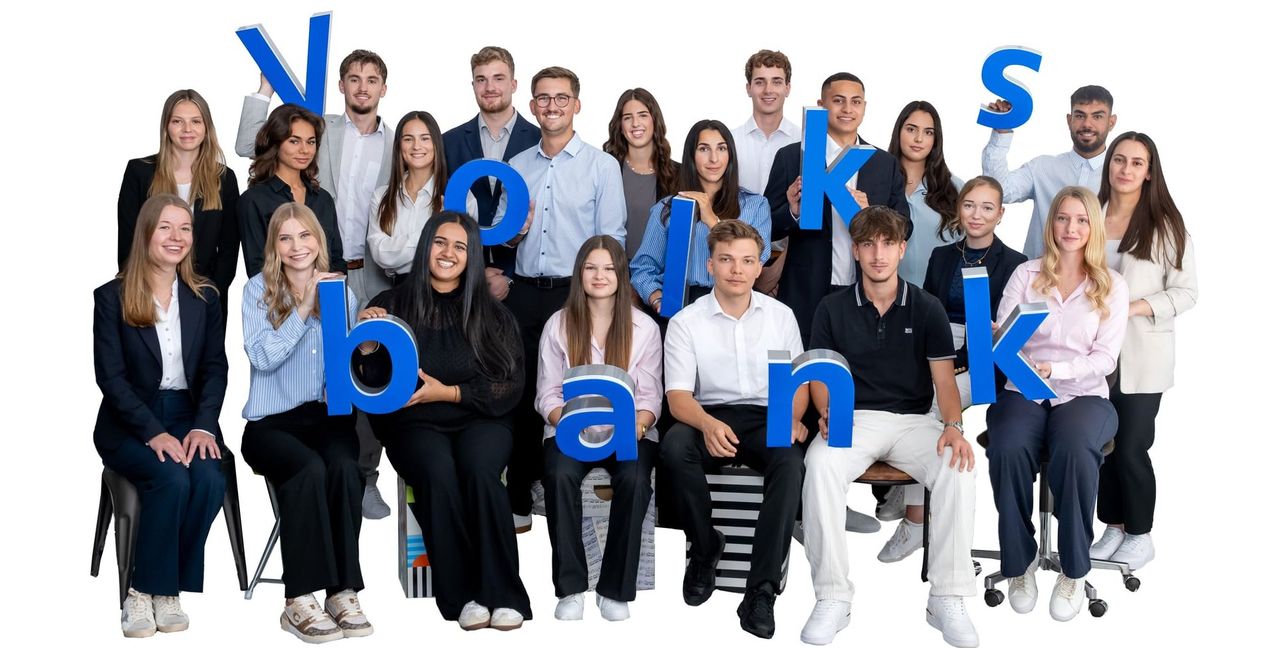 Gemeinsames Gruppenbild zum Ausbildungsbeginn.