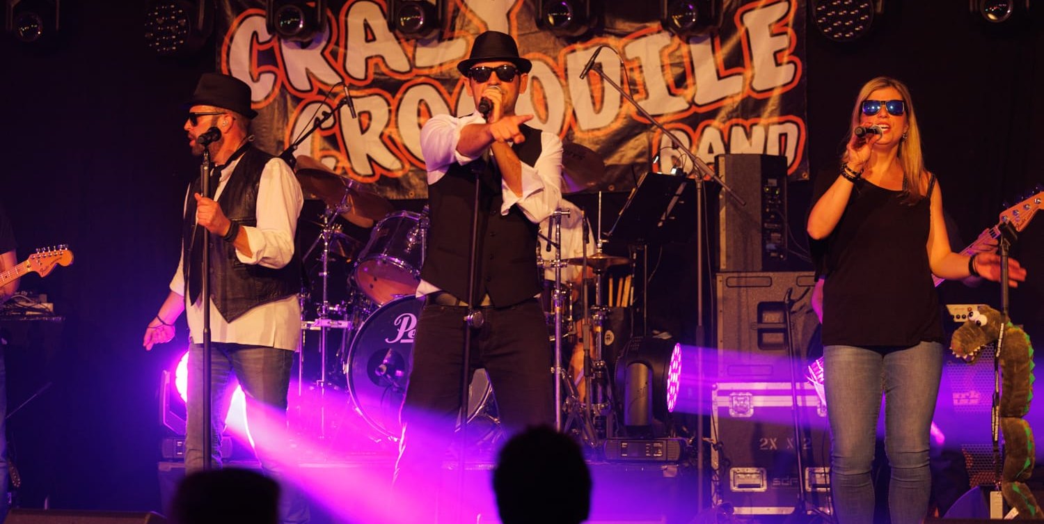Die Crazy Crocodile Band tritt bei den Flammenden Sternen auf.