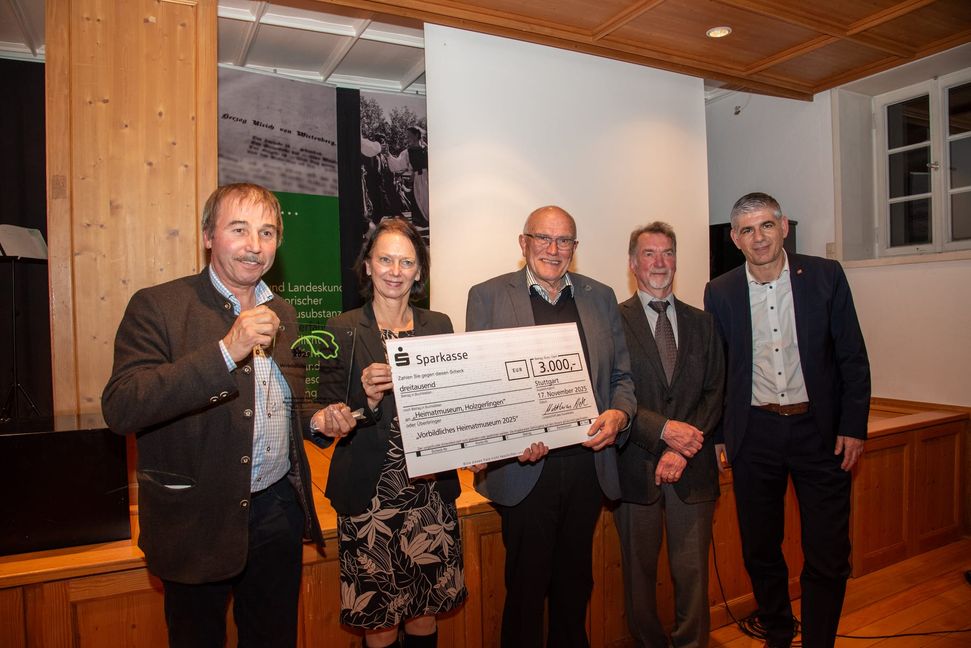 Konrad Epple, MdL und Vorsitzender des Arbeitskreises Heimatpflege im Regierungsbezirk Stuttgart, Regierungspräsidentin Susanne Bay, Wilfried Dölker, Vorsitzender des Heimatvereins, Heinz Lüdemann (Heimatverein Holzgerlingen) und Bürgermeister Ionnis Dela