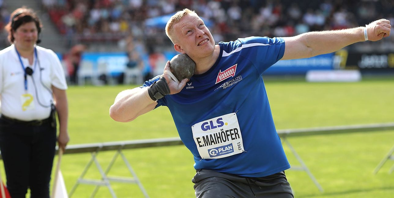 Eric Maihöfer bei seinem Goldstoß bei der Deutschen Meisterschaft im Braunschweiger Eintracht-Stadion. Bild: Görlitz
