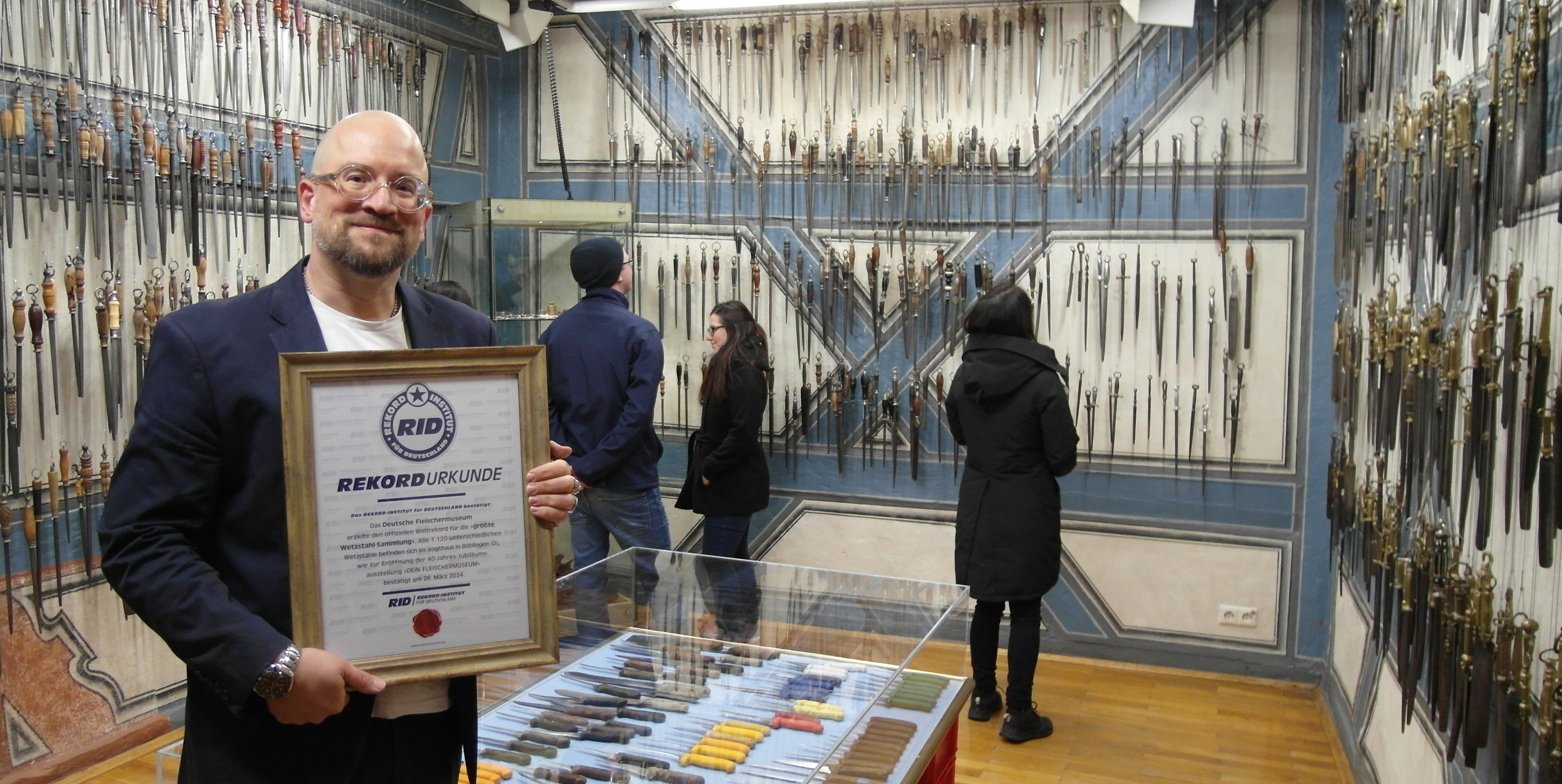 Begleitend zur Jubiläumsausstellung „Dein Fleischermuseum“ hat Einrichtungsleiter Dr. Christian Baudisch in Zusammenarbeit mit Monika Nuber und deren Projektband die Vinyl-Single „Das goldene Oechslein“ herausgebracht - besungen wird ein Exponat aus dem Jahr 1521.