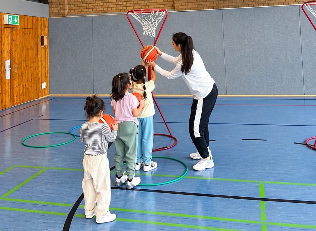 Basketballtraining für Mädchen in der Sporthalle der Realschule am Klostergarten gehört bereits zum Angebot des TSV Sindelfingen.