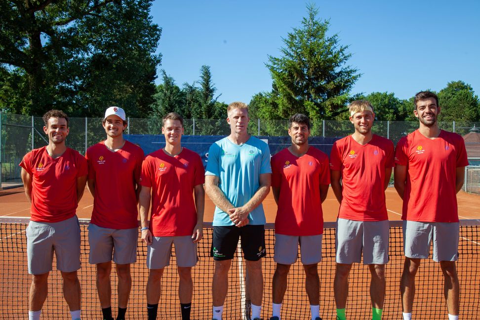 Meister: Kevin Hümpfner, Bjorn Hoffmann, Alexander Grabher, Cheftrainer und Coach Daniel Merkert, Matteo Martinez, Adrian Kohler und Carlos Matarredona Valo (von links). Bild: Yalsin Bozkurt