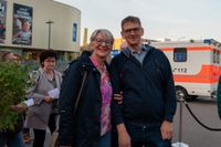 Gute Laune beim Benefizkonzert im Zirkuszelt.