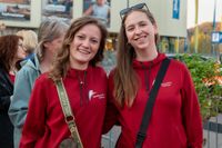 Gute Laune beim Benefizkonzert im Zirkuszelt.