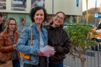 Gute Laune beim Benefizkonzert im Zirkuszelt.