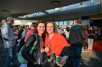 Gute Laune beim Benefizkonzert im Zirkuszelt.