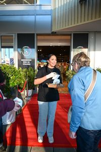 Gute Laune beim Benefizkonzert im Zirkuszelt.