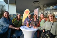 Gute Laune beim Benefizkonzert im Zirkuszelt.