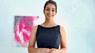 Sandhya Hasswani in ihrem Wohnzimmer