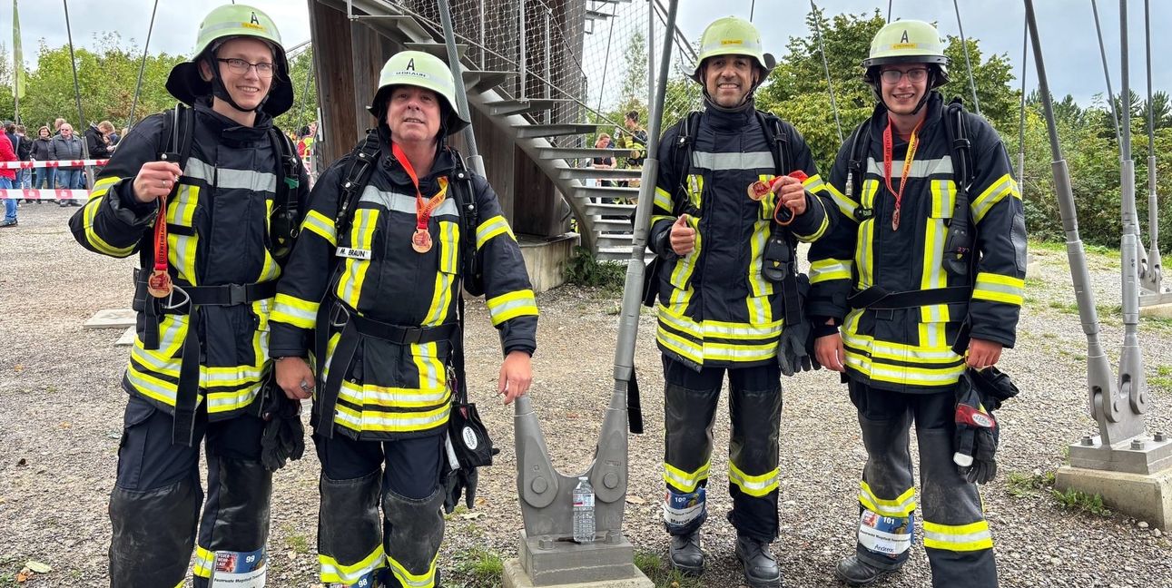 Das Magstadter Quartett nach dem Rennen: Juliane Schmidt, Markus Braun, Marcos De Oliveira, Andreas Fechner. Für alle Teilnehmer gab es für die Qualen eine Medaille. Bild: z