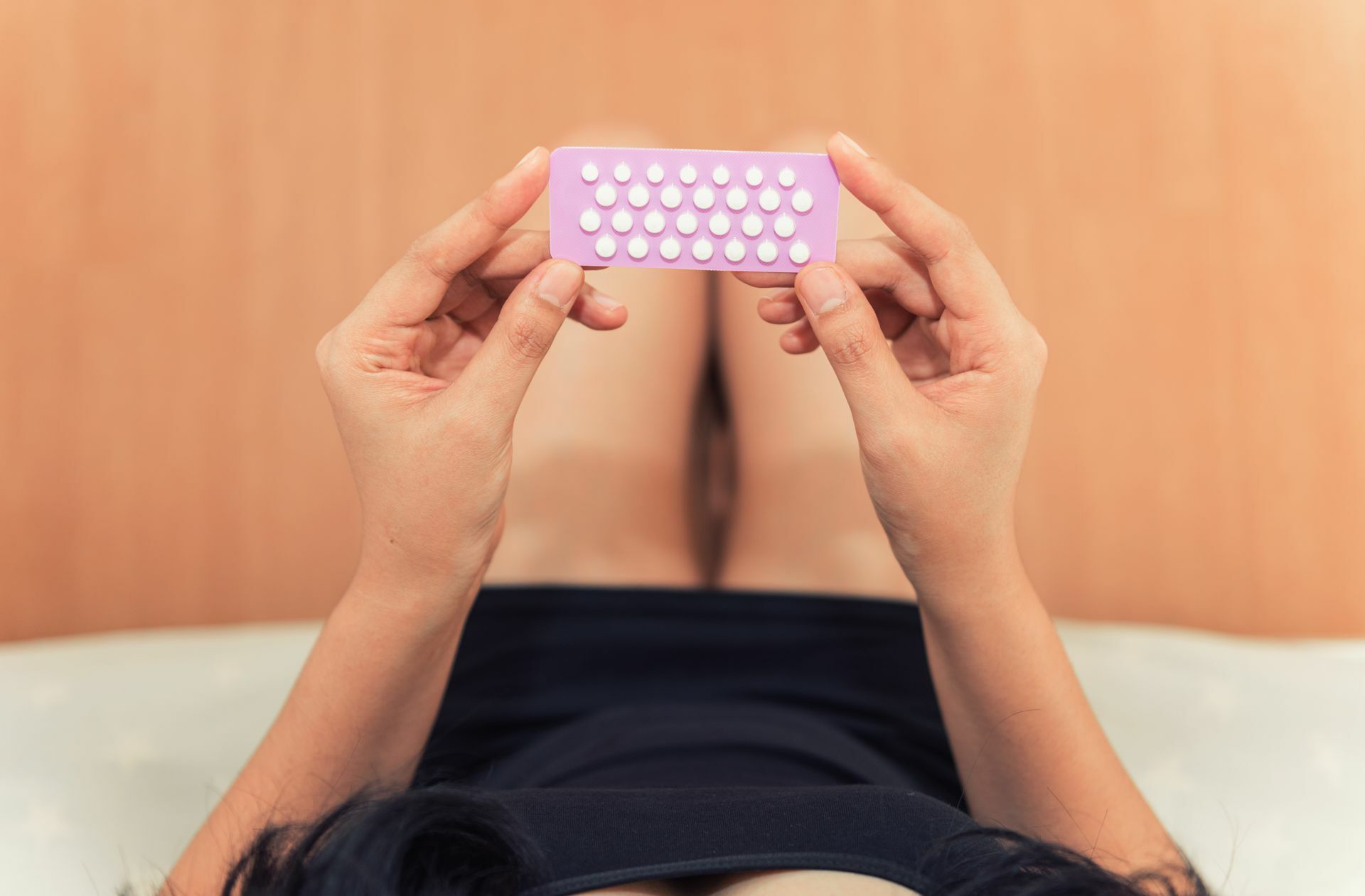 Die Pille gehört zu den beliebtesten Verhütungsmitteln, aber es gibt auch Alternativen. Foto: Adobe Stock
