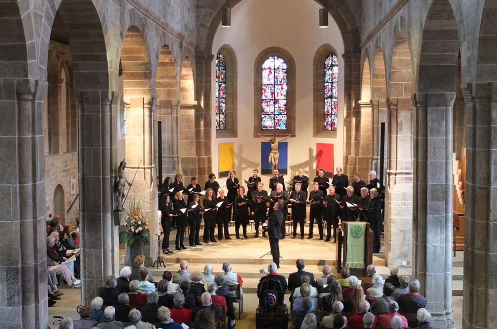 Der Sindelfinger Kammerchor unter der Leitung von Markus Nau. Bild: z