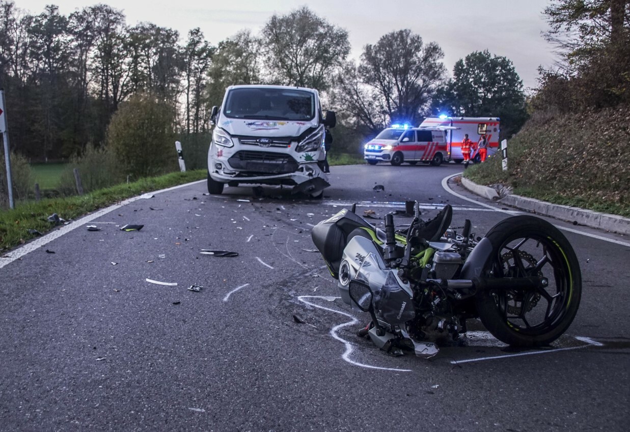Die Strecke war für längere Zeit voll gesperrt. Bild: SDMG/Dettenmeyer
