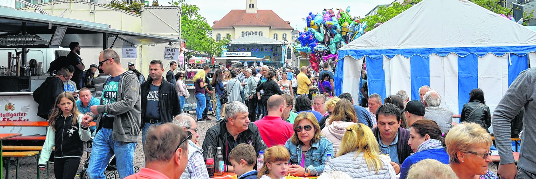 Ein voller Marktplatz ist immer ein gutes Stimmungsbarometer beim Internationalen Straßenfest. Bild: Jung