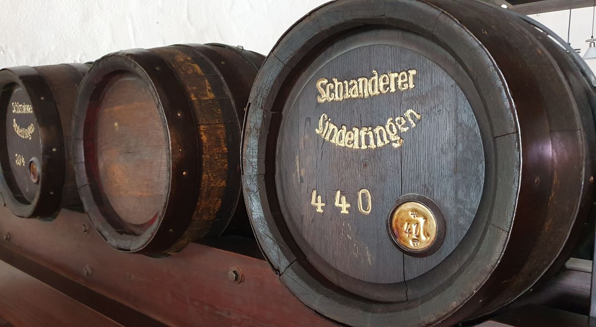 Die drei Holzfässer sind schon reserviert.   Bild: Wegner