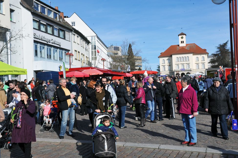 So wie auf unserem Archivbild wünscht sich das Stadtmarketing Sindelfingen auch den kommenden Verkaufsoffenen Sonntag in Sindelfingen. Und die Einzelhändler auch.   Bild: Stampe/A