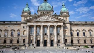 Das Bundesverwaltungsgericht Leipzig prüft das Verbot des rechtsextremen Magazins "Compact" (Symbolfoto)