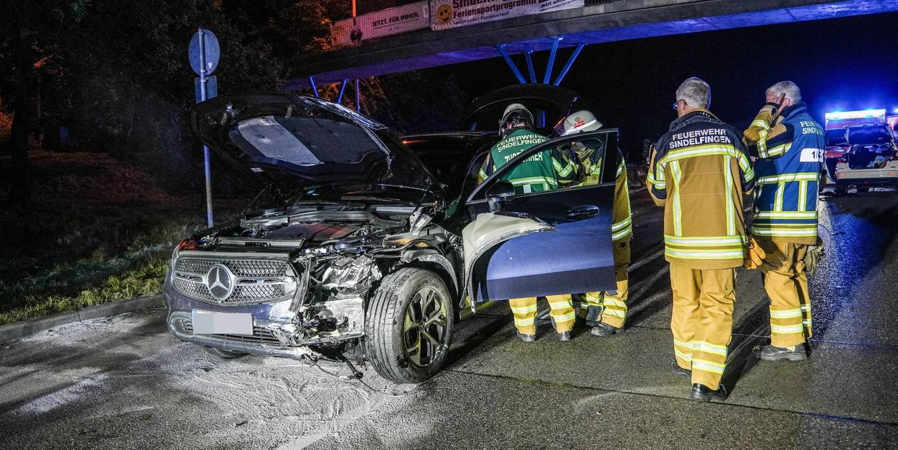 Auch der Mercedes musste anschließend abgeschleppt werden. Bild: SDMG/Dettenmeyer