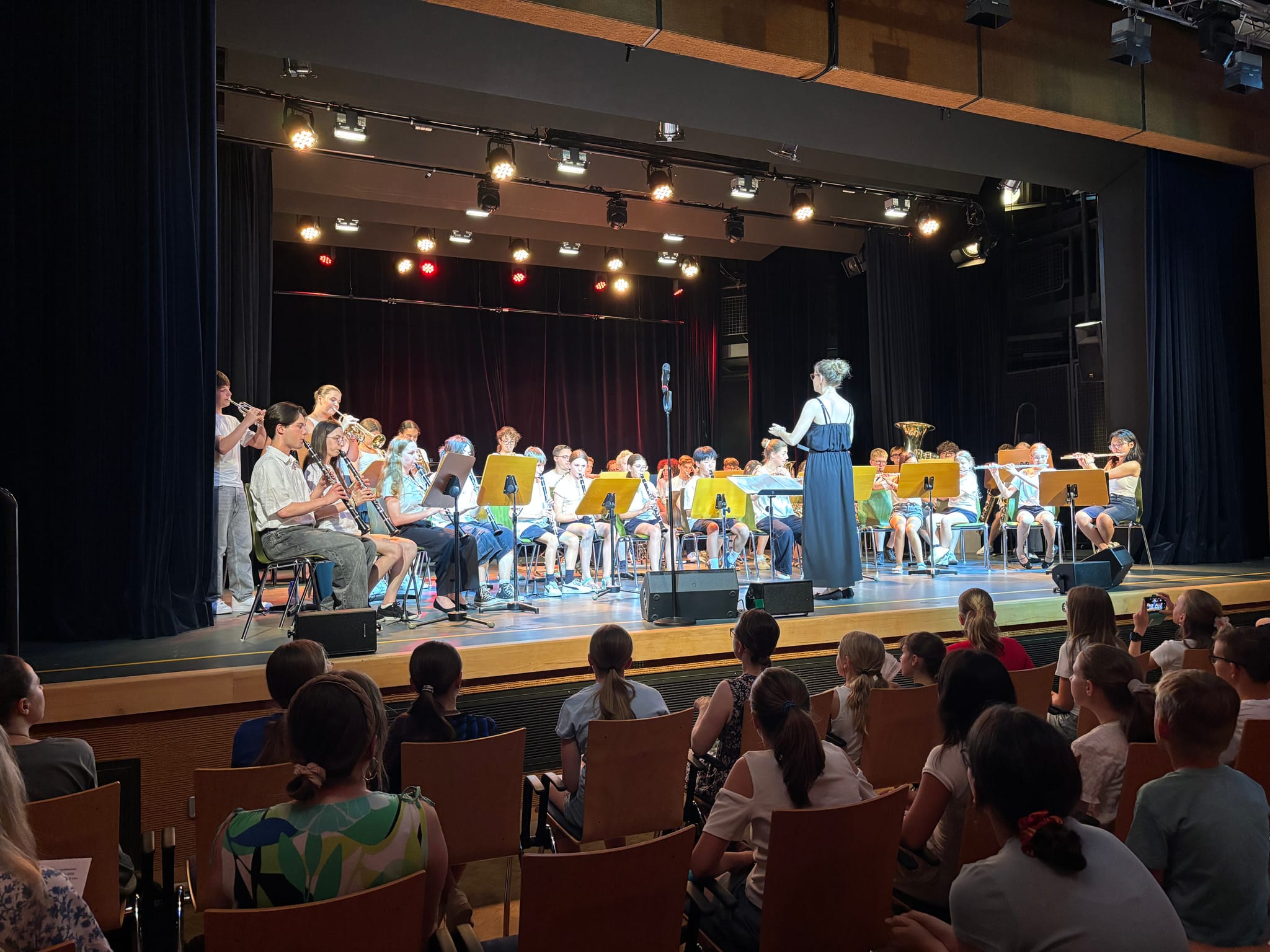 Mit Beiträgen aus unterschiedlichen Bereichen gestalteten die Schülerinnen und Schüler des Gymnasiums Unterrieden einen abwechslungsreichen Kleinkunstabend.