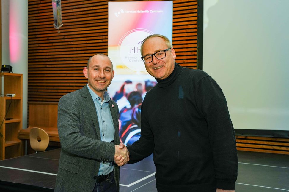 Böblingens OB Dr. Stefan Belz (links) und Prof. Dr. Alexander Rossmann sprachen Grußwörter.