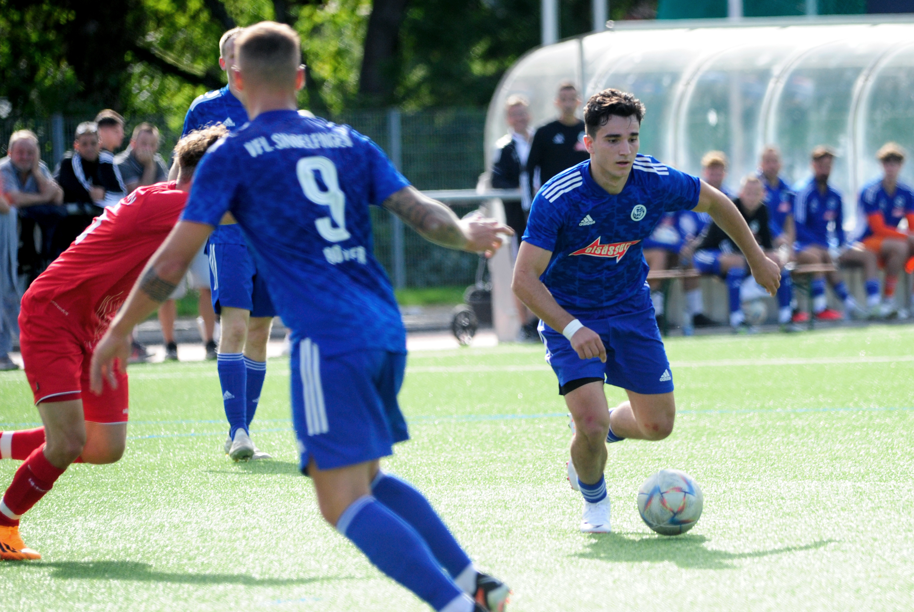 Albion Dreshaj (am Ball) traf bereits nach 3. Minuten zur frühen Sindelfinger Führungstreffer. Bild: photostampe