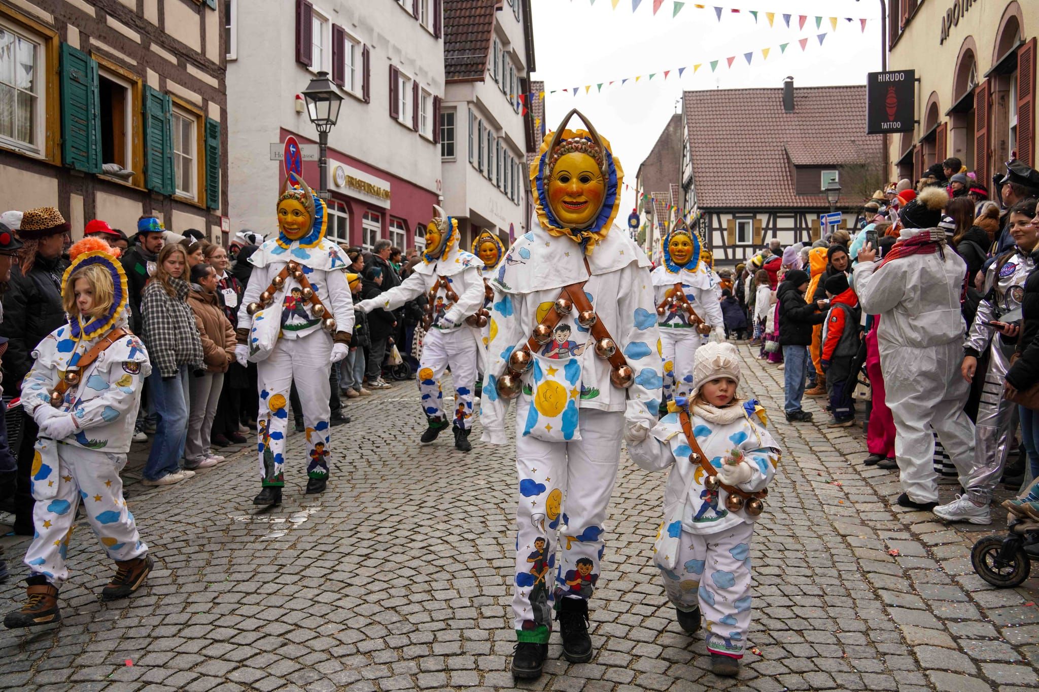 Was für ein Spektakel: Den Fasnets-Umzug in Weil der Stadt wollten 30.000 Besucher sehen.