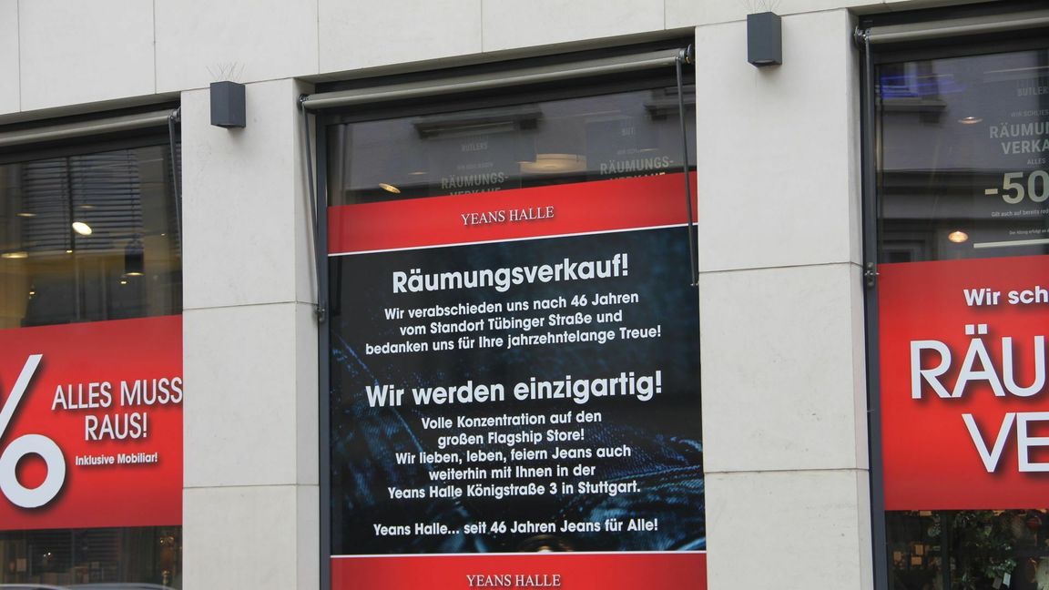 Das Stammhaus der Yeans Halle in der Tübinger Straße in Stuttgart machte bereits im Juli dieses Jahres dicht – ein Hinweis auf die wirtschaftlichen Probleme der bekannten Modekette.  Foto: Torsten Ströbele