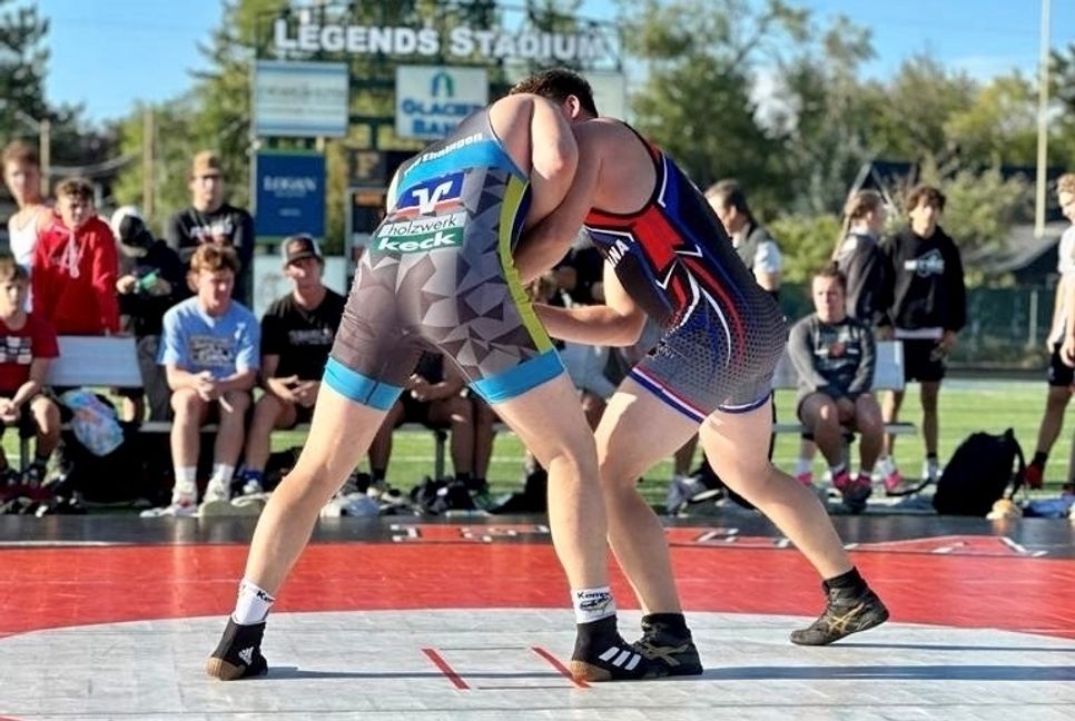 Fabian Bendl (links) bei einem der Vergleichskämpfe in Montana. Bild: z