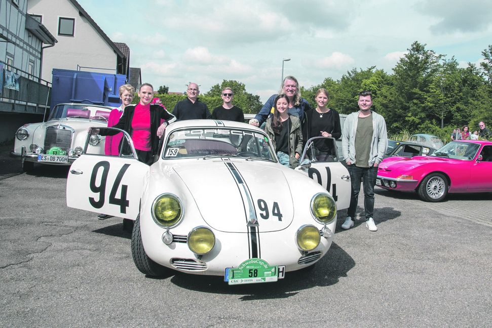 Das Team „Rubirosa“ startet beim Schwoba-Cup mit internationaler Besetzung. Seit Jahren mit dabei sind Jan Mamar (Dritter von links) und Celestine Horton (Erste von links) aus Großbritannien. Bild: Nüßle