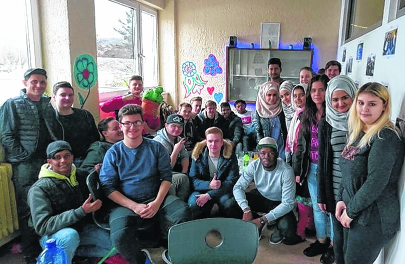 Schülerinnen und Schüler aus dem VABO-Bereich und dem Technischen Berufskolleg arbeiten im Team. Bild: z