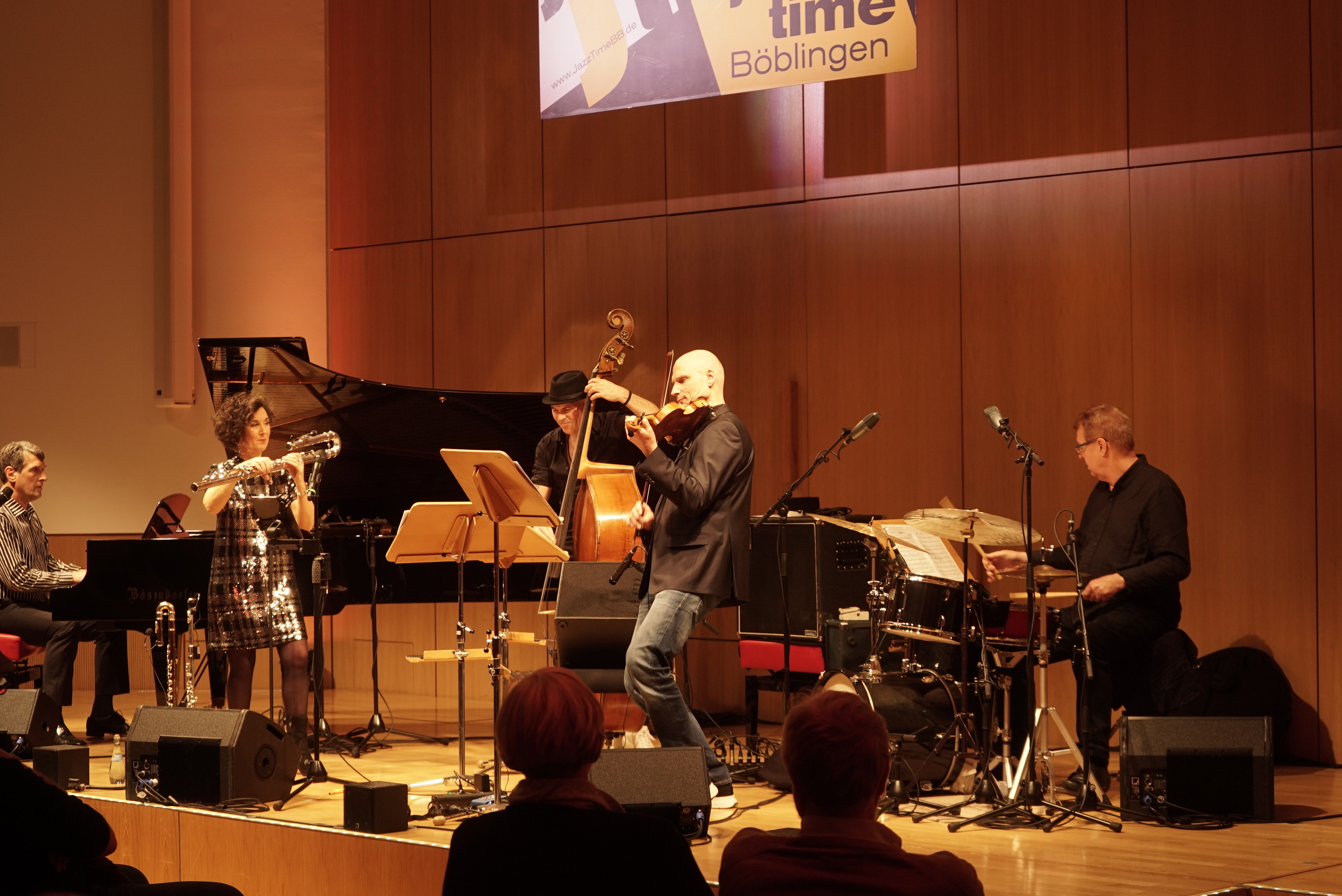 Die seltene Jazz-Kombination von Querflöte und Violine war bei der letzten Jazztime dieses Jahres im Sparkassenforum zu erleben.               Bild Heiden