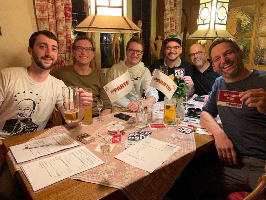 Gründungsversammlung im Gasthaus Engel: Julian Heinkele, Sebastian Roßberg, Robert Weinberger, Moritz Wagener, Dominik Heinkele und Thorsten Grimmer (von links).	Bild: z