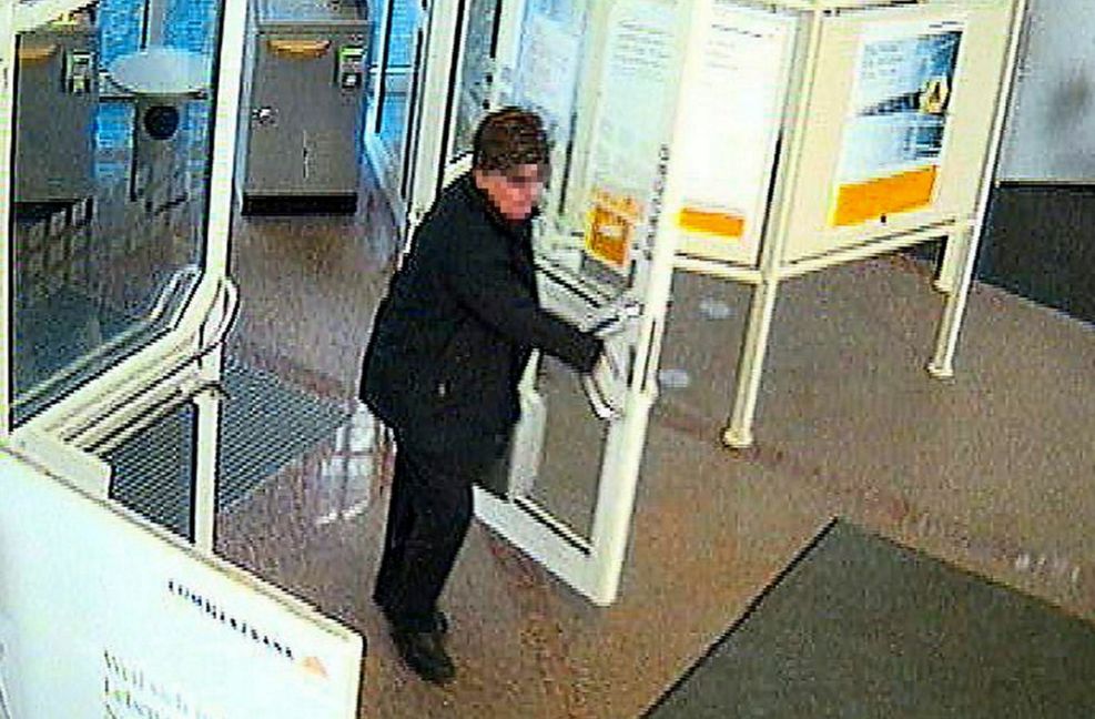 Ein 80-jähriger Mann, der vor zwei Jahren in Hechingen verurteilt wurde, gilt als einer der letzten Serienbankräuber im Land.
 Foto: Polizei