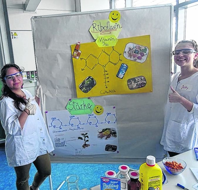 Auch die chemische Zusammensetzung von Fruchtsäften war ein Thema bei den Schnuppertagen an der Mildred-Scheel-Schule. Bild: z