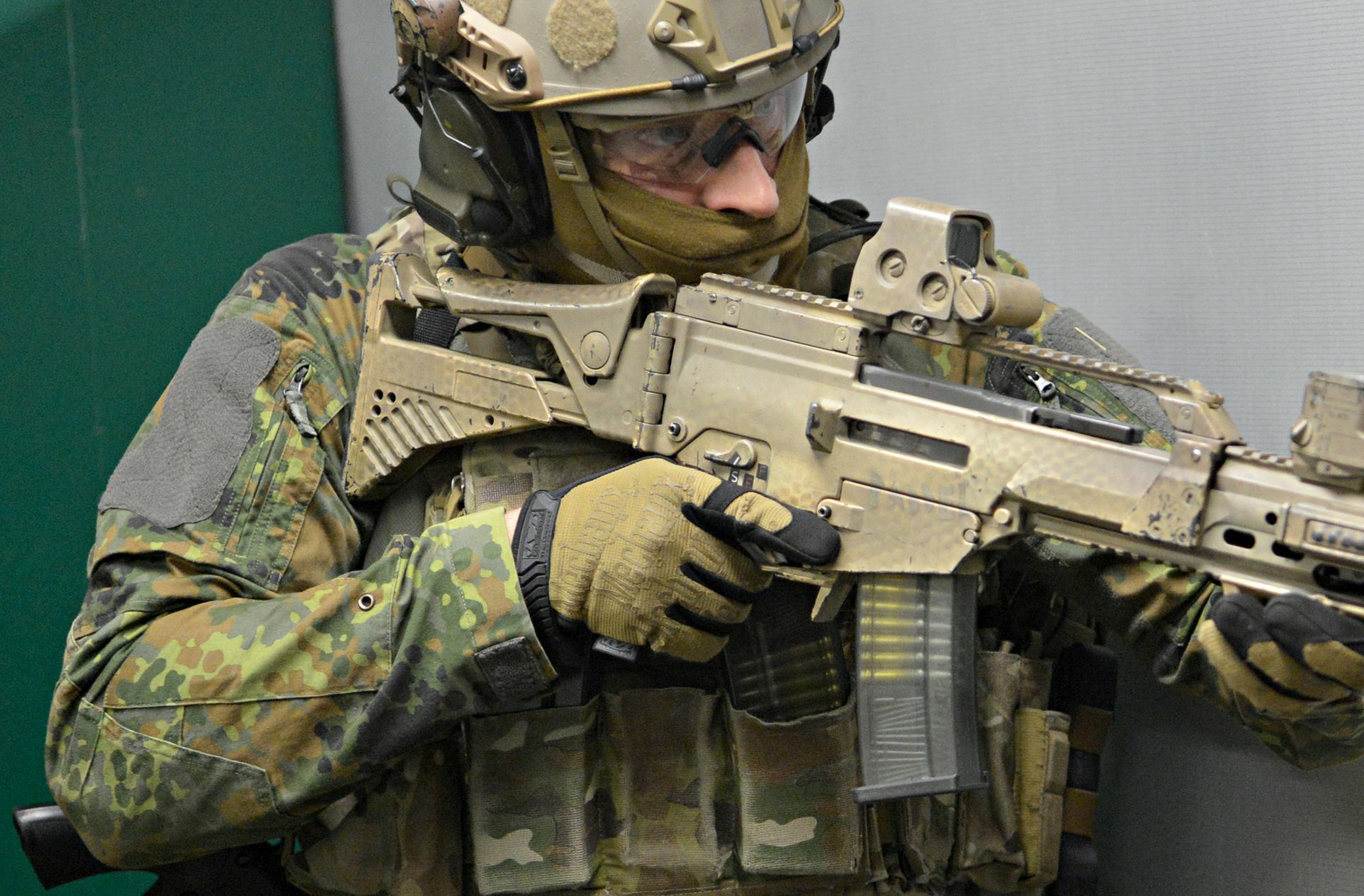 Ein Bundeswehrsoldat mit einem G36-Sturmgewehr von Heckler & Koch Foto: dpa/Franziska Kraufmann