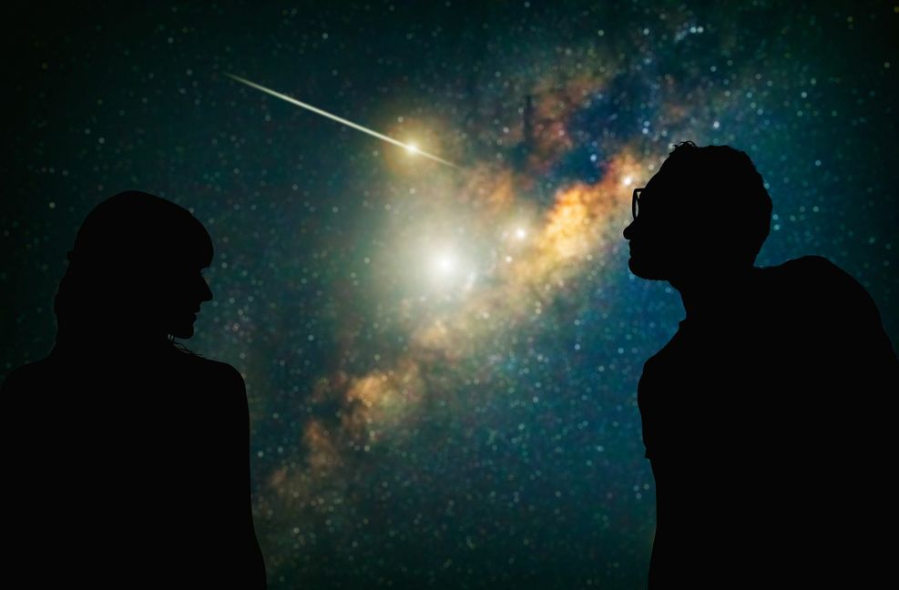 Fast den ganzen Mai über sind die Sternschnuppen der Aquariiden am Nachthimmel zu sehen. Foto: Adobe Stock/astrosystem