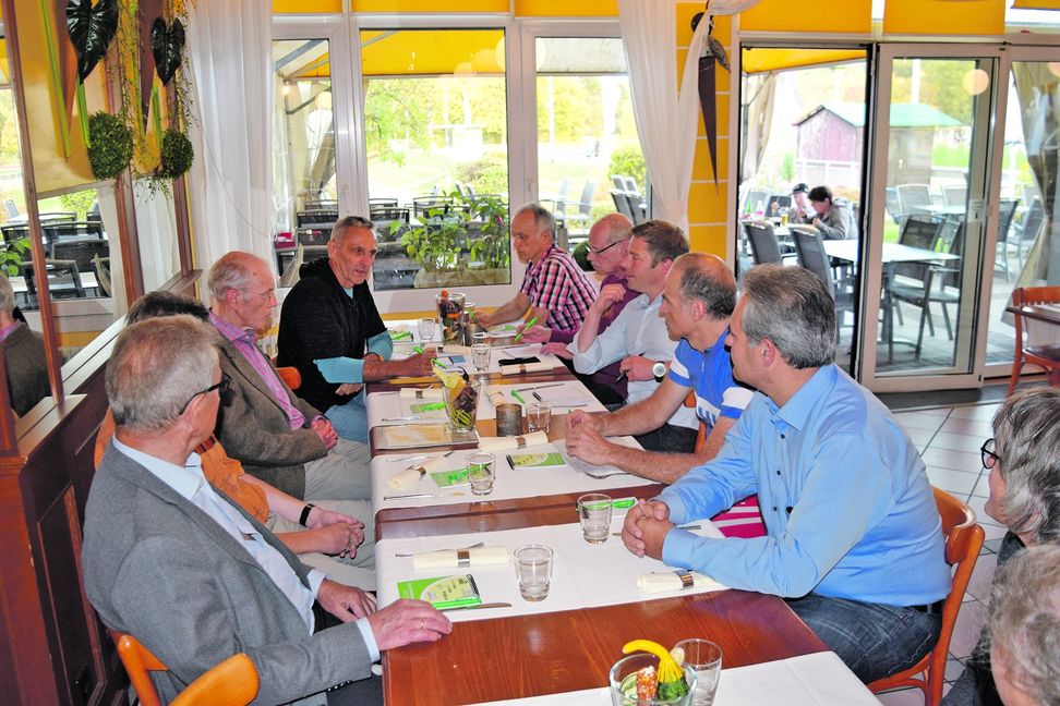 Muntere Diskussion im Restaurant Paladion in Böblingen. Bild: Krauter