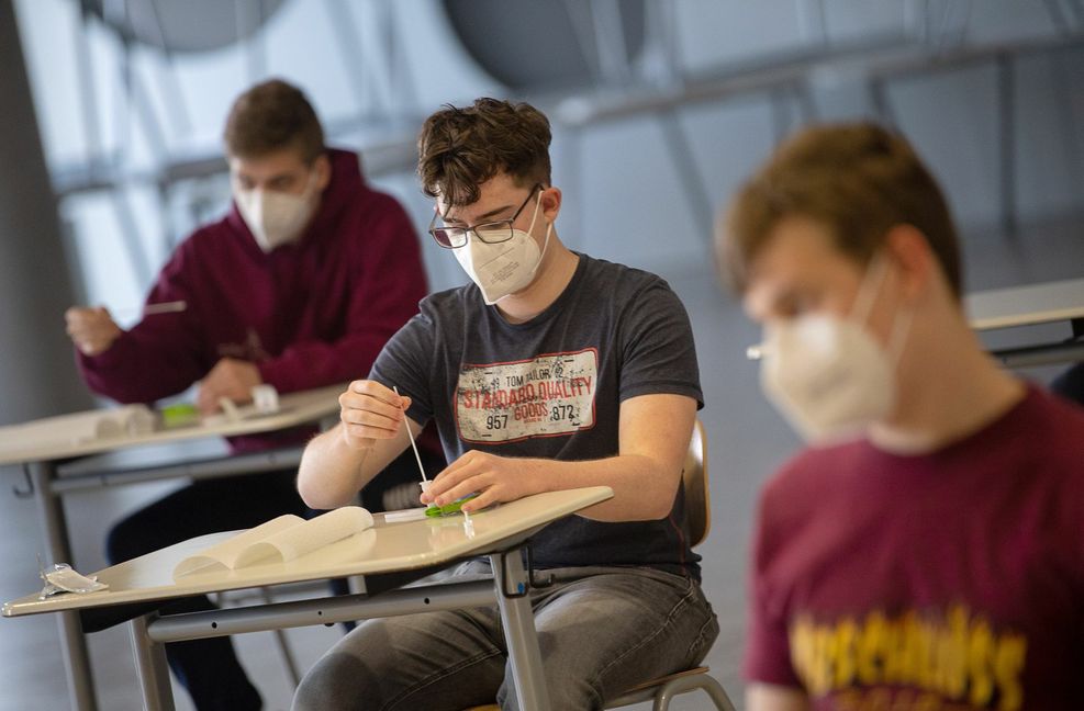 Testenlassen  oder nicht? Das ist die erste Gretchenfrage beim diesjährigen Abitur. Foto: dpa/Sebastian Gollnow
